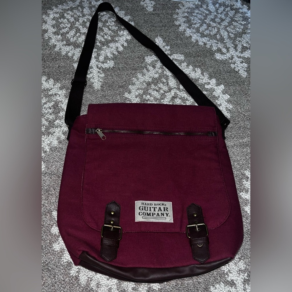Hard Rock burgundy satchel/Messenger bag✨